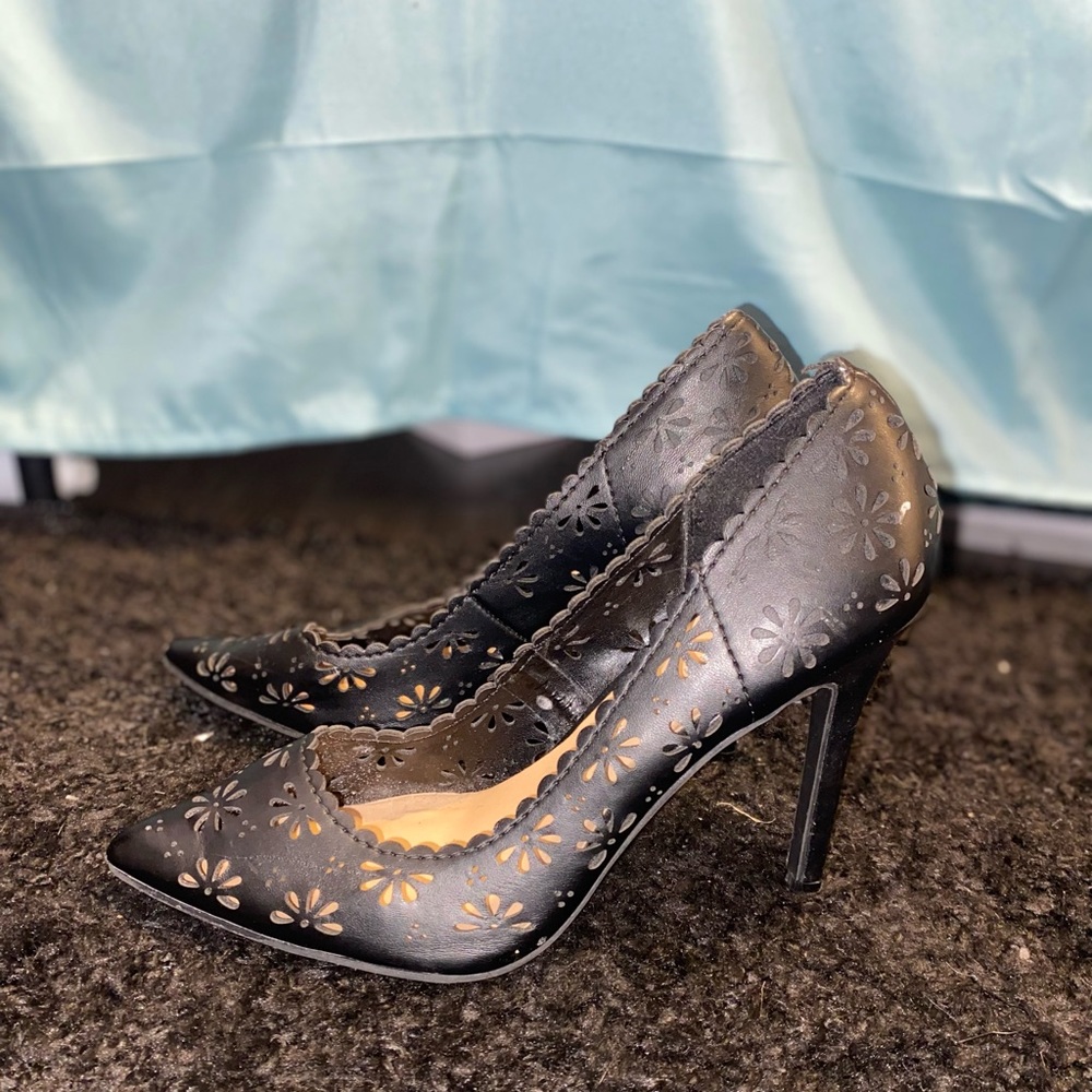 Lauren Conrad black floral cutout print heels